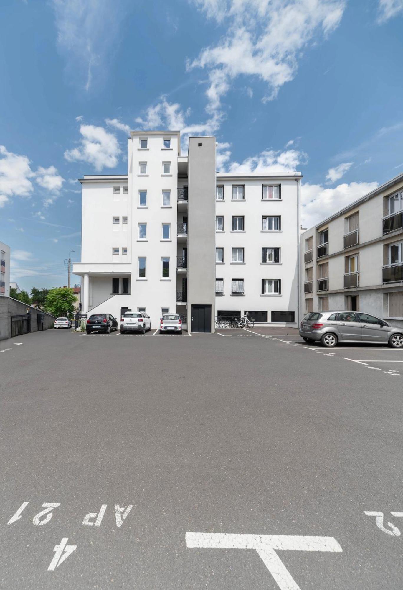 Leon Blum - Design - Parking Apartment *