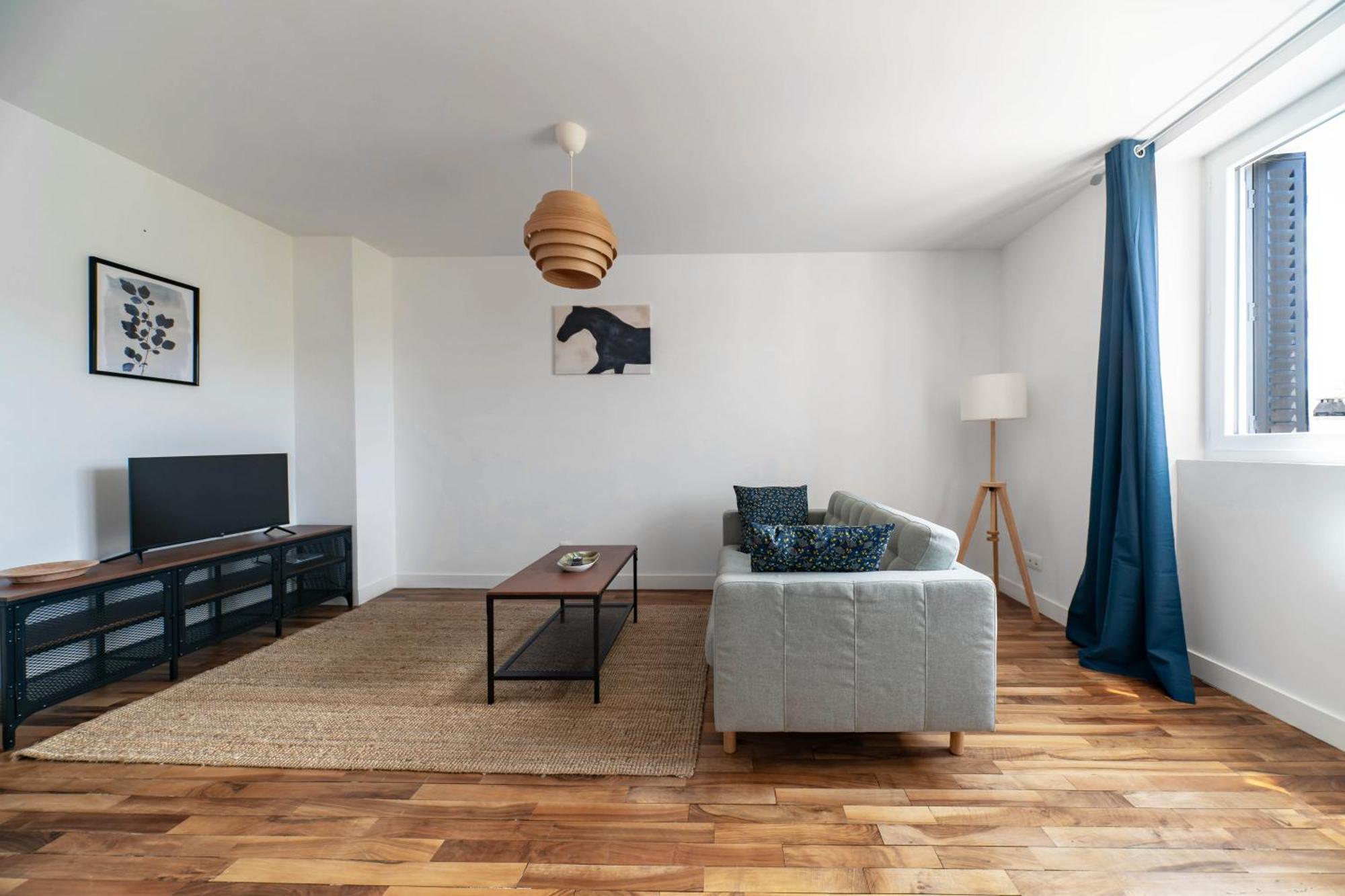 Leon Blum - Design - Parking Apartment *