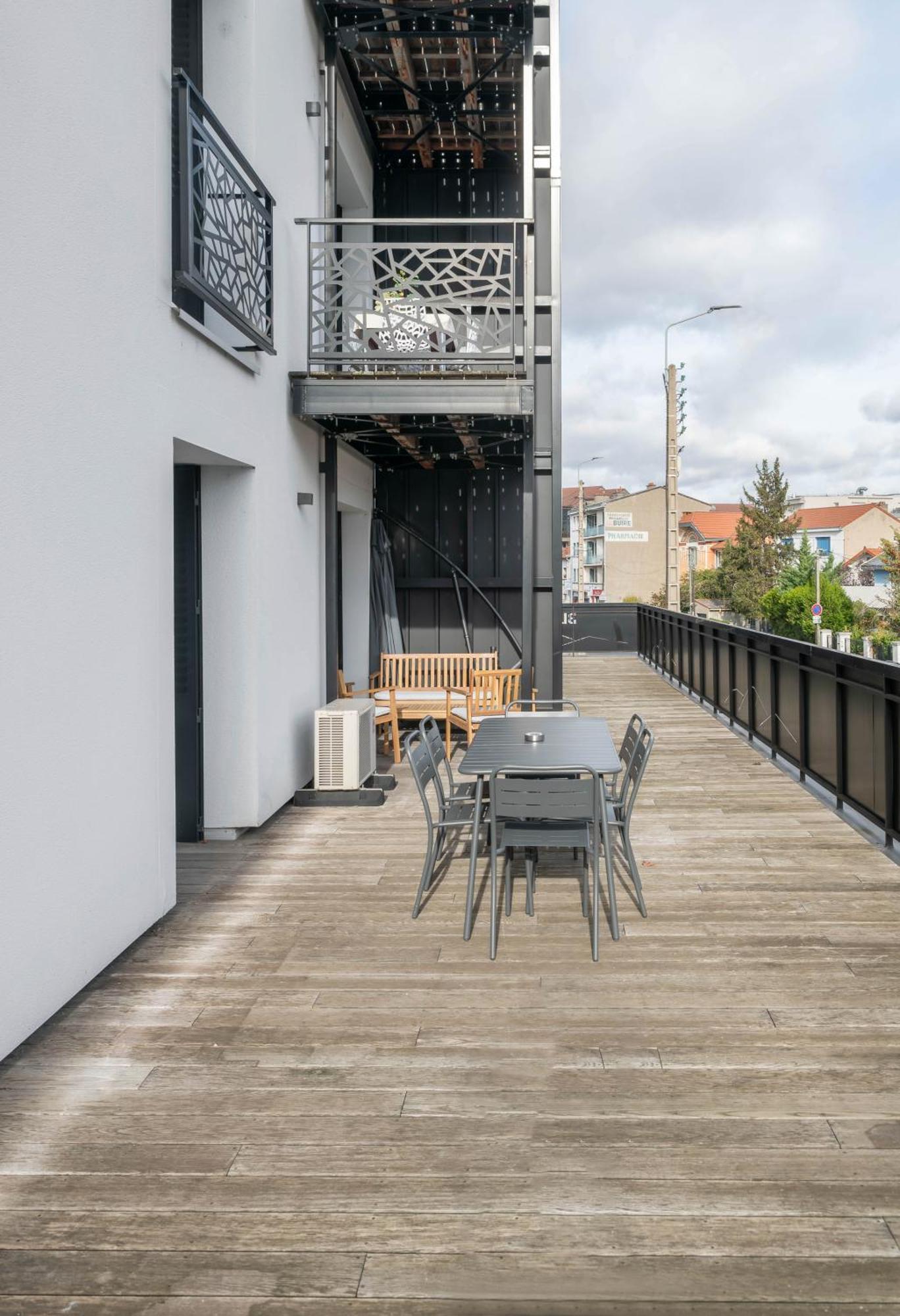 Leon Blum - Design - Parking Apartment *