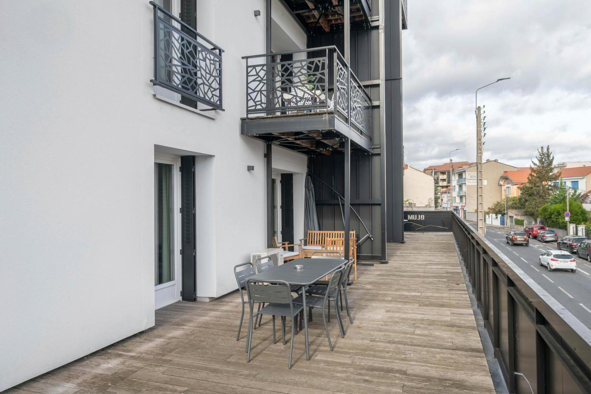 Leon Blum - Design - Parking Apartment *