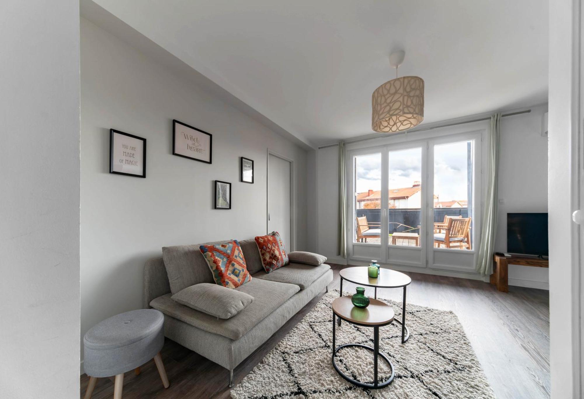 Leon Blum - Design - Parking Apartment Clermont-Ferrand