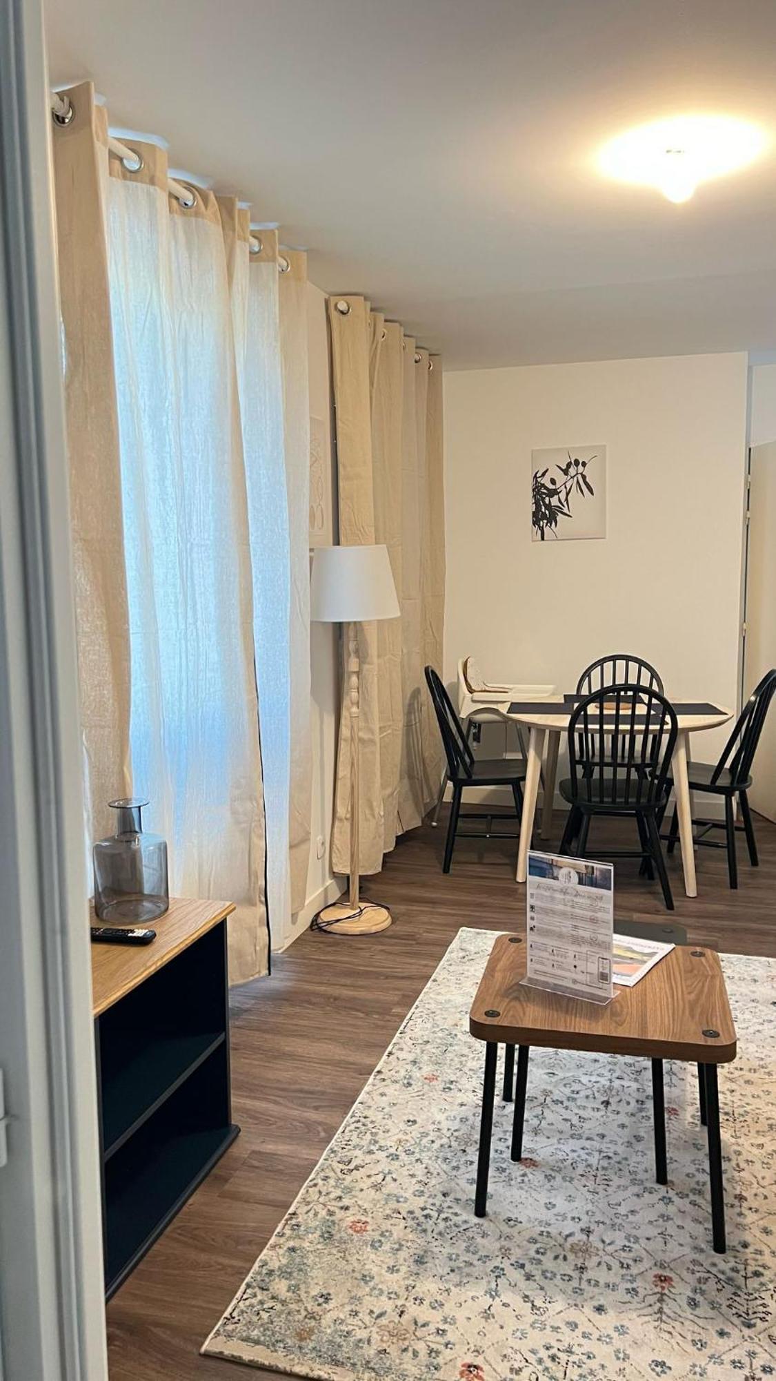 Leon Blum - Design - Parking Apartment Clermont-Ferrand